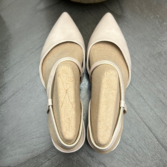 LIFESTRIDE Minimalist Slingback Pumps - Picture 9 of 12